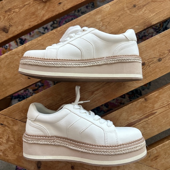 DV by Dolce Vita
Bailey Espadrille Platform
Sneaker - Picture 2 of 6